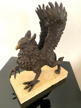 Mythologie créature mythique figure en bronze griffon sur socle en travertin 1,5 kg