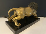 Bronze animalier - lion sur socle en marbre avec signature de l'artiste