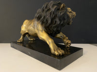 Bronze animalier - lion sur socle en marbre avec signature de l'artiste