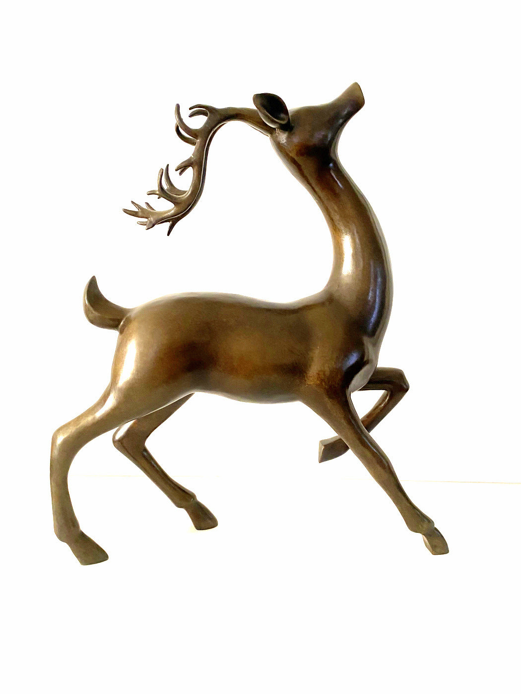 Art naïf - cerf en bronze avec signature de l'artiste