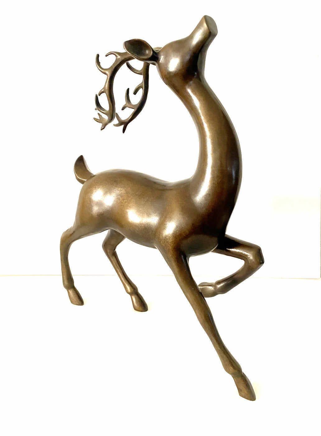 Art naïf - cerf en bronze avec signature de l'artiste