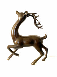 Art naïf - cerf en bronze avec signature de l'artiste