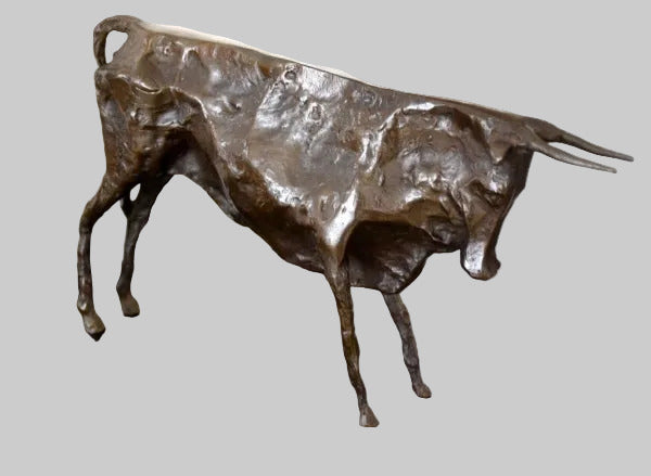 Bronze Stier Skulptur – seitliche Ansicht der abstrakten Stierfigur