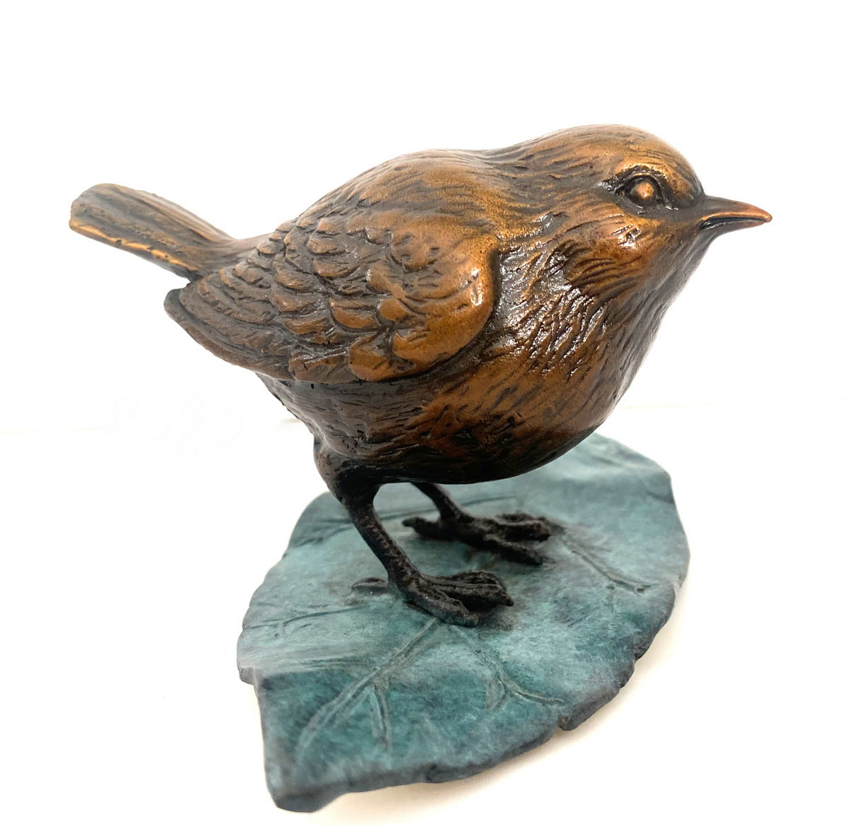 Figurine en bronze sculpture animalière figure de jardin oiseau en bronze sur feuille avec signature de l'artiste