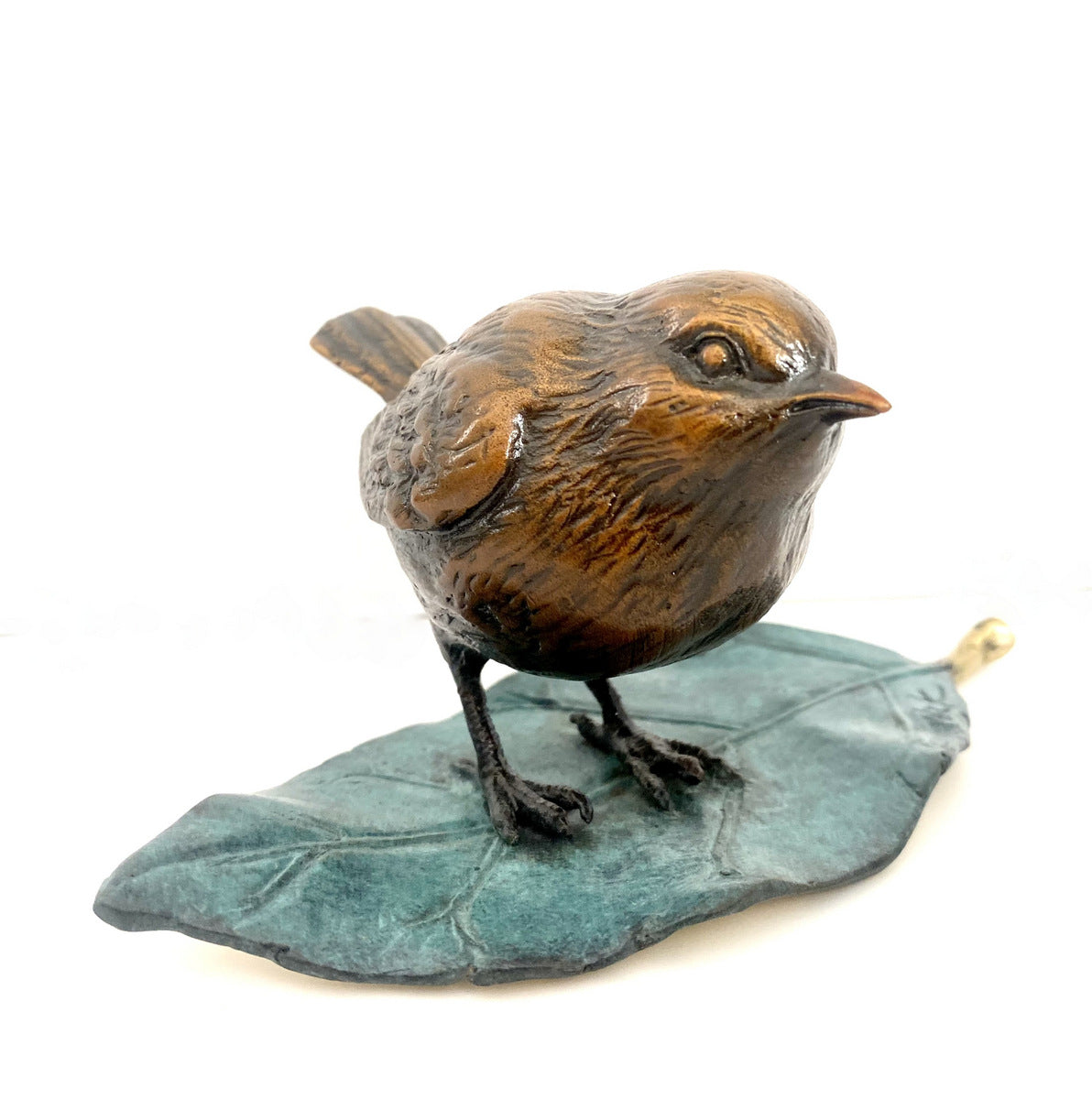 Bronzefigur Tierskulptur Gartenfigur Bronze Vogel auf Blatt mit Künstlersignatur