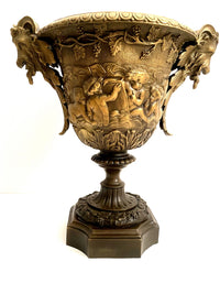 Jugendstil Amphore  - Große figürliche Vase aus Bronze  aufwendigen Verzierungen