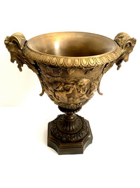 Jugendstil Amphore  - Große figürliche Vase aus Bronze  aufwendigen Verzierungen