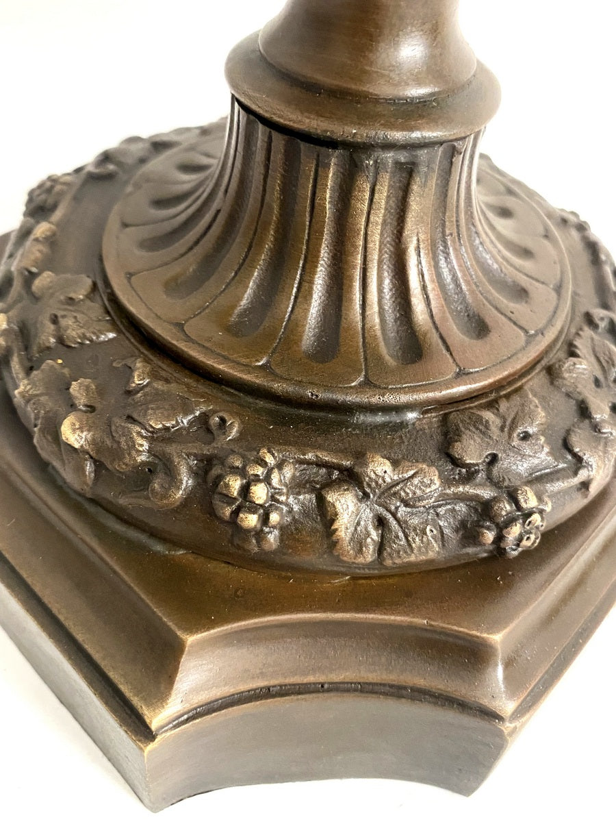 Jugendstil Amphore  - Große figürliche Vase aus Bronze  aufwendigen Verzierungen
