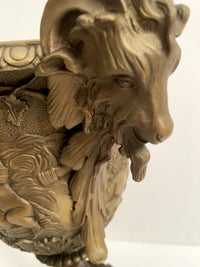 Jugendstil Amphore  - Große figürliche Vase aus Bronze  aufwendigen Verzierungen