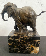 Handgefertigter Bronze Elefant auf Marmorsockel signiert Milo Bronzefigur