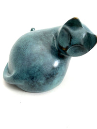 Chat en bronze animalier moderne fait main avec patine bicolore sur marbre