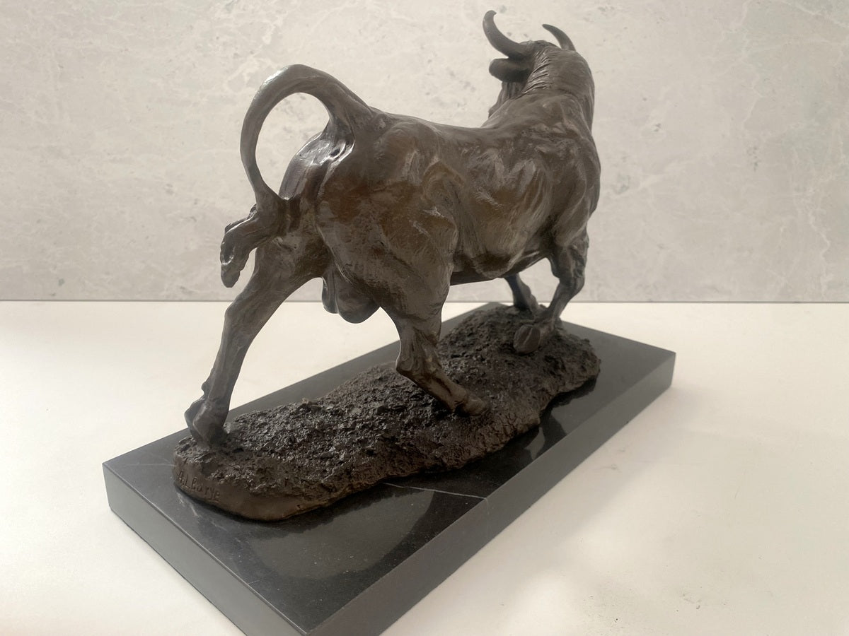 Taureau en bronze sur socle en marbre avec signature de l'artiste, patiné classique