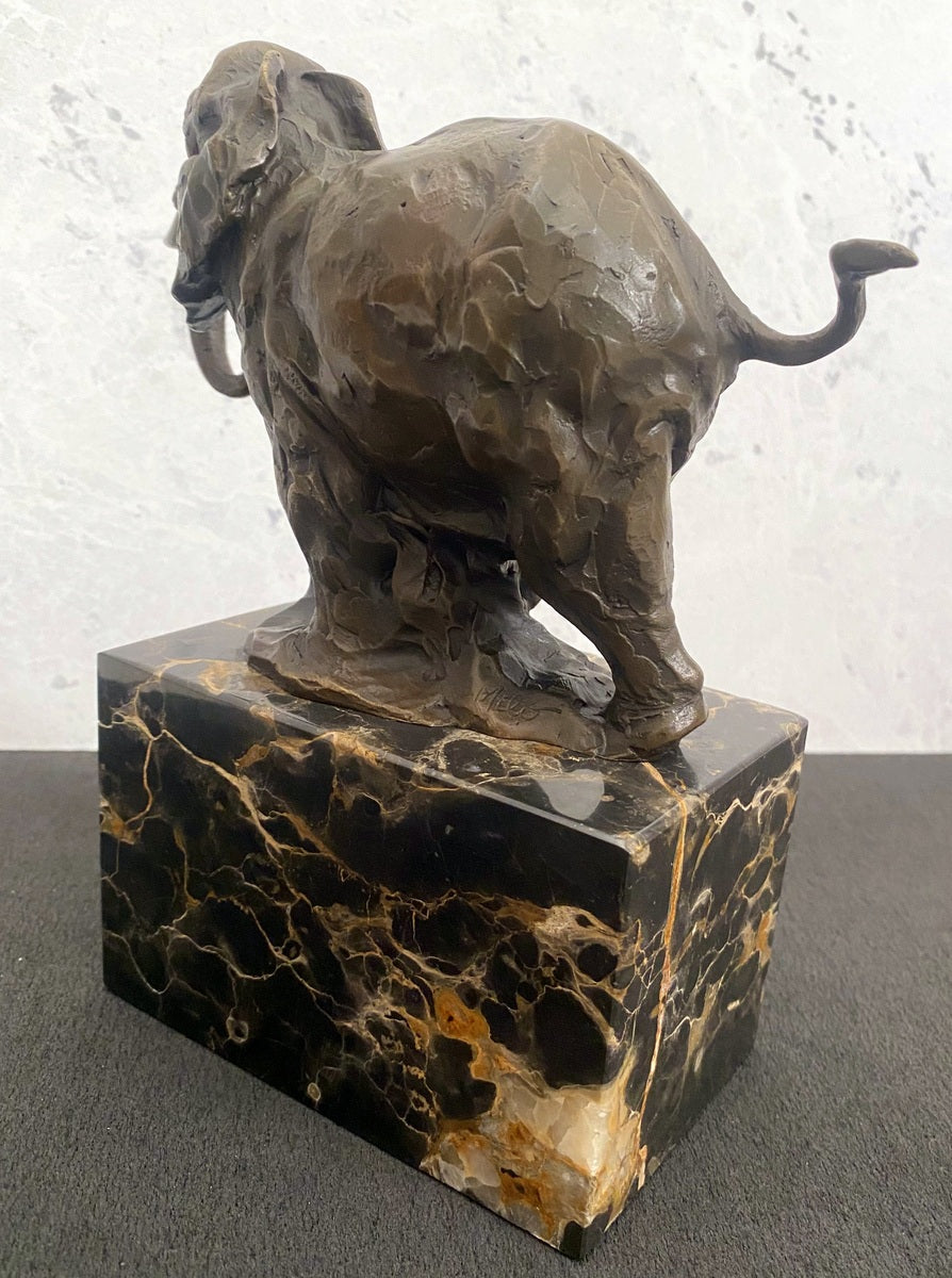 Handgefertigter Bronze Elefant auf Marmorsockel signiert Milo Bronzefigur