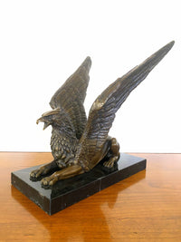 Prunkvoller Sitzender Bronze Greif auf Marmorplatte Handgefertigt