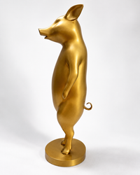 Bronze Schwein – seitliche Gesamtansicht der stehenden Tierfigur auf Bronzesockel