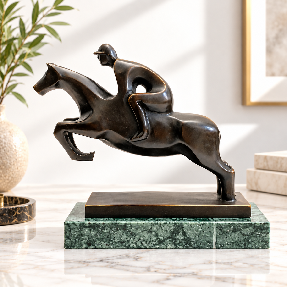 Pferd Figur aus Bronze – Jockey auf Pferd auf Marmorsockel