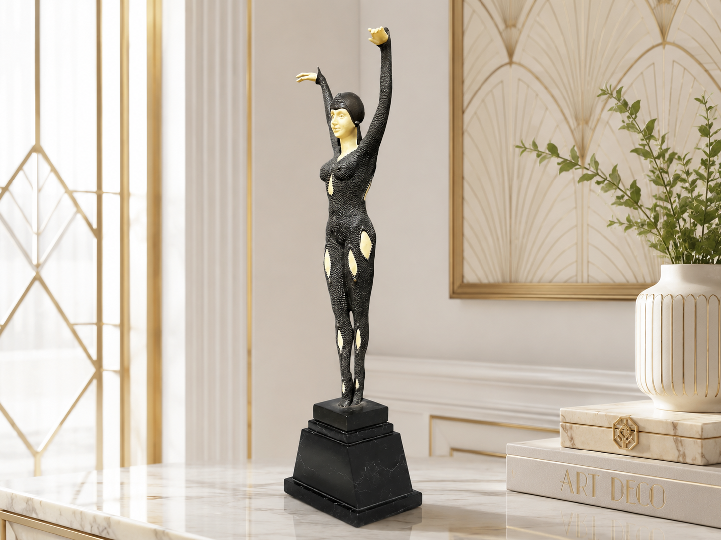 Bronze Skulptur Frau – stehende Tänzerin mit erhobenen Armen-Stimmungsbild