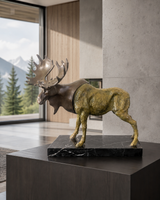 Elch Skulptur aus Bronze – Bronzefigur von Milo auf Marmorsockel-Stimmungsbild