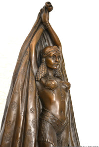 Bronzefigur Frau – Art Deco Bronze Tänzerin auf Marmorsockel nach D. H. Chiparus