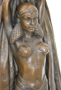Bronzefigur Frau – Art Deco Bronze Tänzerin auf Marmorsockel nach D. H. Chiparus