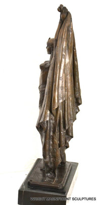 Bronzefigur Frau – Art Deco Bronze Tänzerin auf Marmorsockel nach D. H. Chiparus