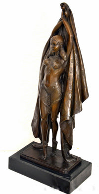 Bronzefigur Frau – Art Deco Bronze Tänzerin auf Marmorsockel nach D. H. Chiparus