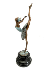 Bronze Ballerina nach Degas – schräge Seitenansicht mit hochgestrecktem Bein
