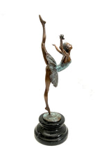 Bronze Ballerina Figur – seitliche Gesamtansicht auf schwarzem Marmorsockel