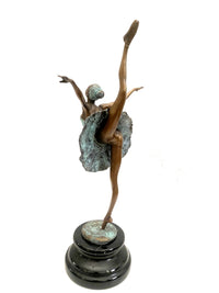 Tänzerin Figur aus Bronze – rückseitige Ansicht mit ausgestelltem Tanzkleid