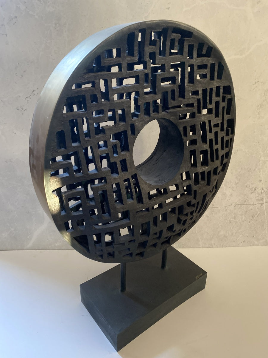 Illustration circulaire abstraite en plastique bronze avec signature de l'artiste