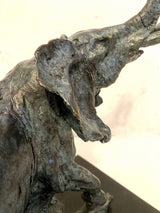 Bronzefigur-Elefant nach Rembrandt Bugatti auf Marmorplatte mit Künstlersignatur