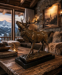 Bronzefigur Hirsch auf Marmorsockel –Stimmungsbild
