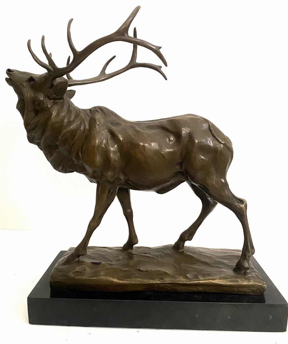 Tierskulptur Röhrender Hirsch nach Alfred Dubucand mit Künstlersignatur.