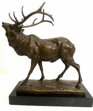 Tierskulptur Röhrender Hirsch nach Alfred Dubucand mit Künstlersignatur.