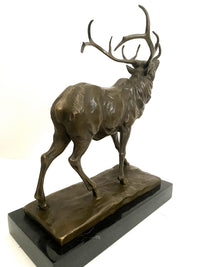 Tierskulptur Röhrender Hirsch nach Alfred Dubucand mit Künstlersignatur.