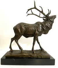 Tierskulptur Röhrender Hirsch nach Alfred Dubucand mit Künstlersignatur.