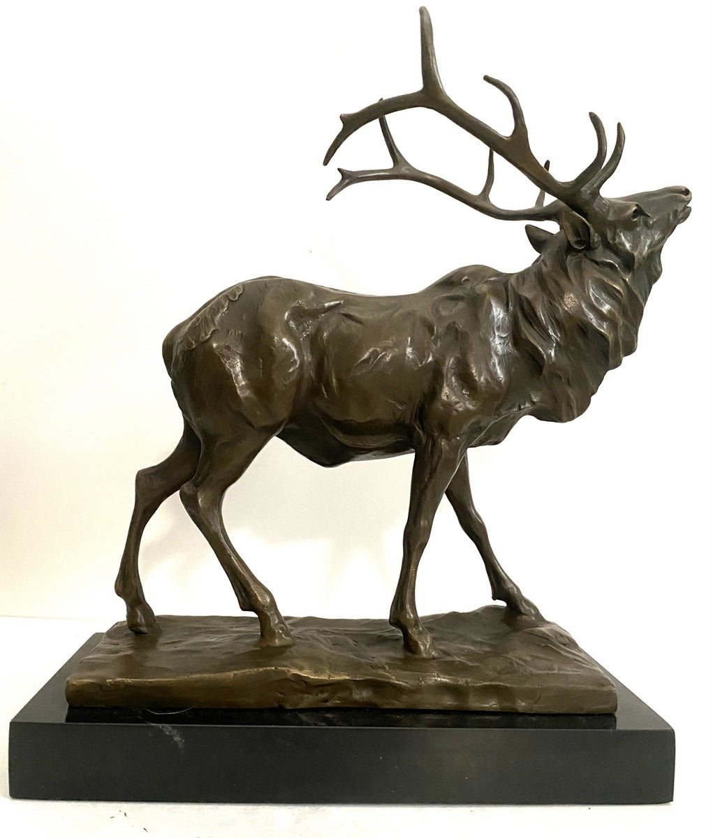 Tierskulptur Röhrender Hirsch nach Alfred Dubucand mit Künstlersignatur.