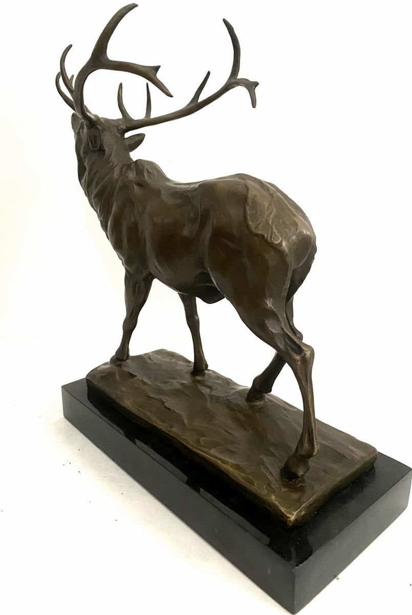 Tierskulptur Röhrender Hirsch nach Alfred Dubucand mit Künstlersignatur.