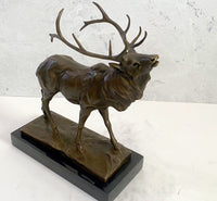 Tierskulptur Röhrender Hirsch nach Alfred Dubucand mit Künstlersignatur.