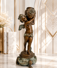 Engelfigur aus Bronze – Amor mit Vase nach Auguste Moreau signiert