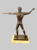 Bronzefigur nach antikem Vorbild – Rückansicht der mythologischen Männerfigur