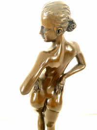 Bronzefigur-  Bronze Akt signiert Raymondo  auf hellen Marmorsockel