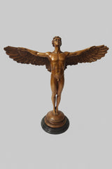 Ikarus Bronzefigur – vollständige Vorderansicht mit ausgebreiteten Flügeln