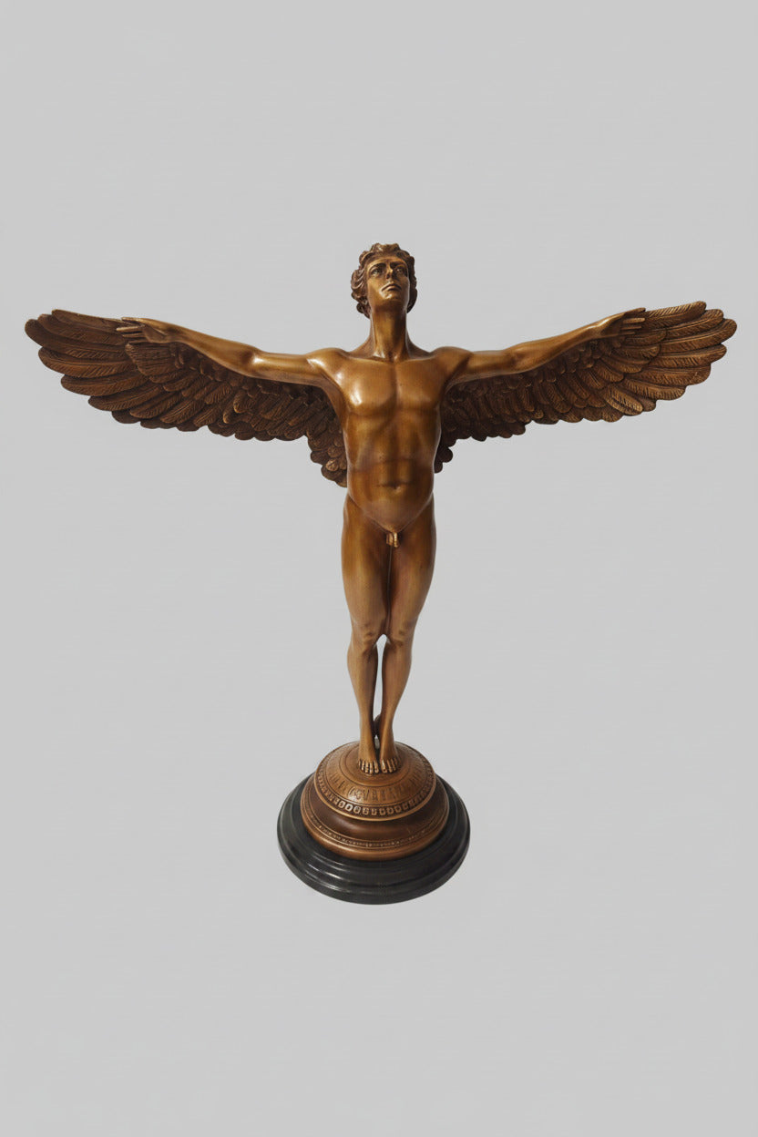 Ikarus Bronzefigur – vollständige Vorderansicht mit ausgebreiteten Flügeln