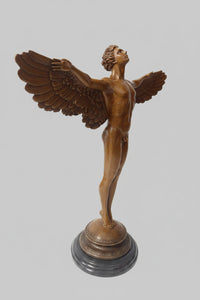 Ikarus Statue aus Bronze – vollständige Seitenansicht auf Sockel