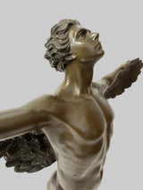 Ikarus Skulptur aus Bronze – Nahaufnahme von Kopf und Oberkörper