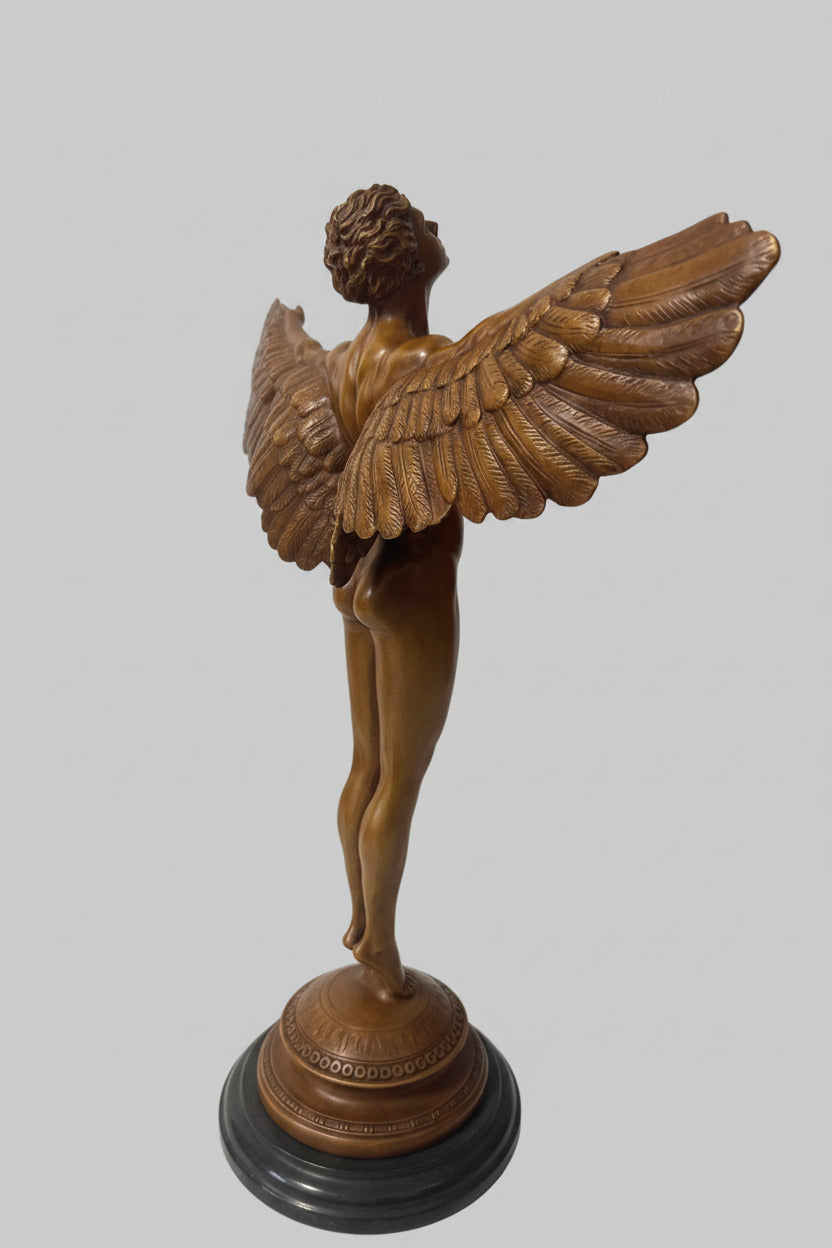 Ikarus Statue aus Bronze –rechte Seitenansicht 