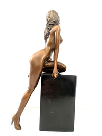 Bronze figure - Bronze nude by Raymondo with artist signature