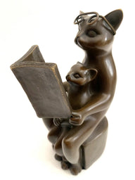 katzenfigur-bronze-katzenbaby-buch-vorderansicht-1