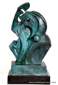 Cubist bronze bust signed on marble base as a tribute to P. Picasso